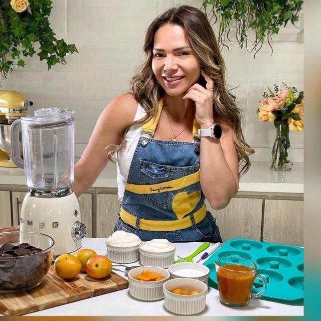 Chef Jenny Camacho en la cocina